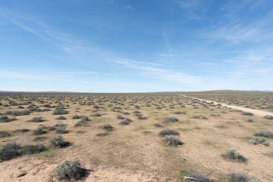 Glendower Ave, North Edwards, CA à vendre - Photo de l’immeuble – Image 3 sur 9