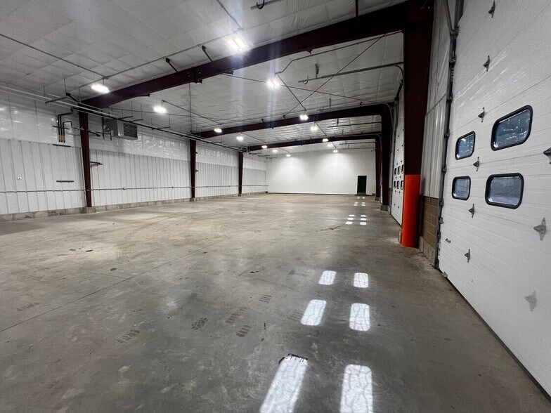 50 Newberry Rd, East Windsor, CT à louer - Photo de l’immeuble – Image 3 sur 9