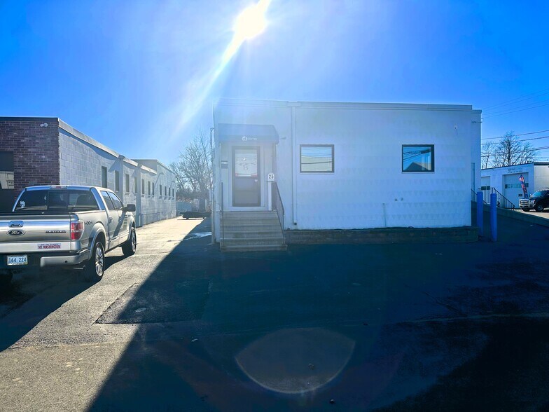 25 Oakdale Ave, Johnston, RI à louer - Photo de l’immeuble – Image 2 sur 3