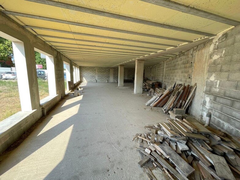 Local d'activités dans Le Muy à vendre - Photo de l’immeuble – Image 2 sur 4