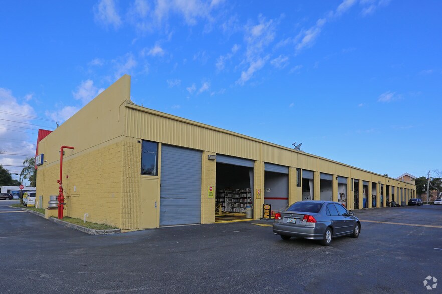 2450 S Military Trl, West Palm Beach, FL à louer - Photo de l’immeuble – Image 3 sur 4