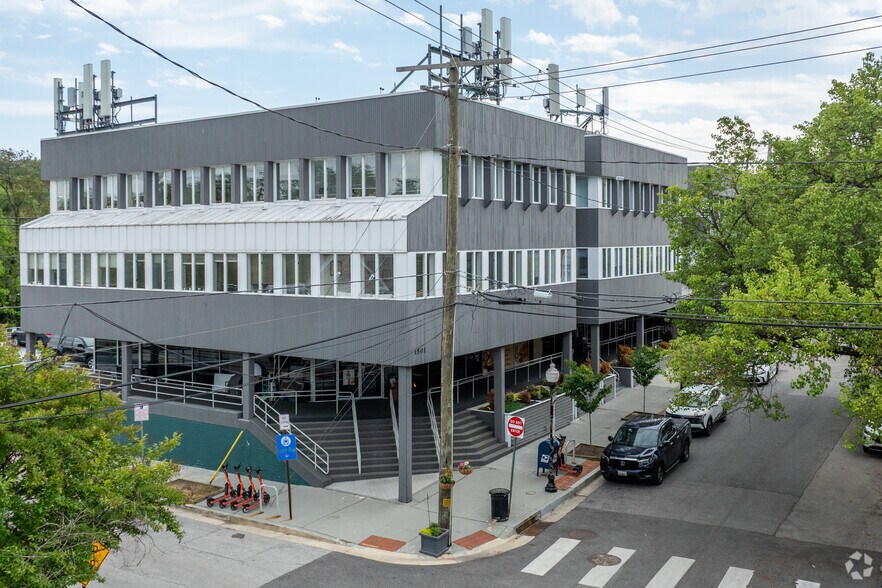 1501 Sulgrave Ave, Baltimore, MD à louer - Photo de l’immeuble – Image 2 sur 4