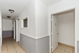 1376 N Waterman Ave, San Bernardino, CA à louer Photo intérieure– Image 2 sur 8
