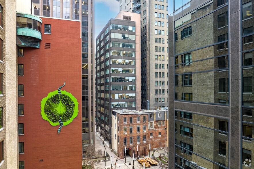 10 King St E, Toronto, ON à louer - Photo de l’immeuble – Image 2 sur 11