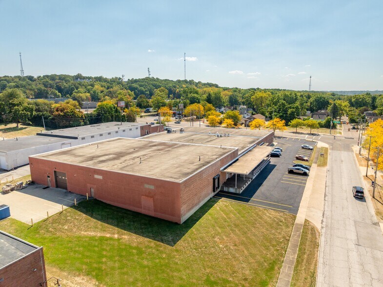 975 E Tallmadge Ave, Akron, OH à vendre - Photo de l’immeuble – Image 3 sur 19