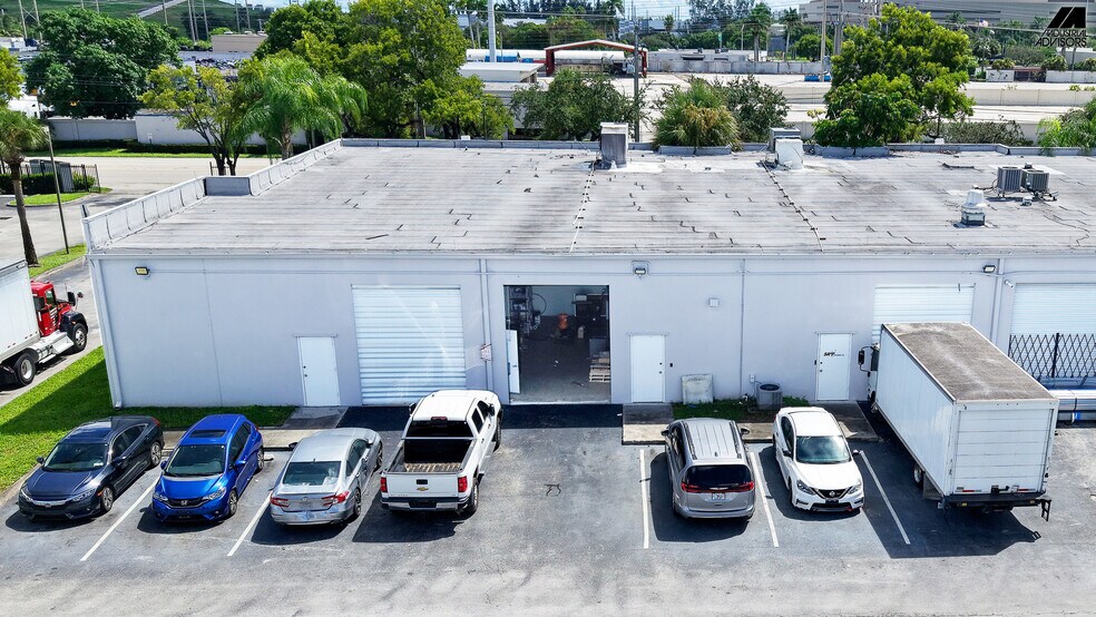 4101 SW 47th Ave, Davie, FL à louer - Photo de l’immeuble – Image 3 sur 14