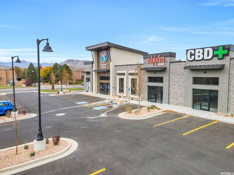 1453 Summer Village Rd, Saratoga Springs, UT à louer - Photo de l’immeuble – Image 2 sur 10