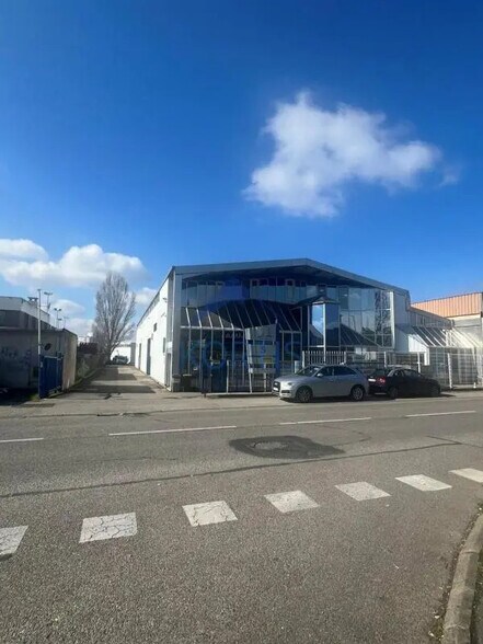 Local d’activités dans Vaulx-en-Velin à louer - Photo de l’immeuble – Image 1 sur 8