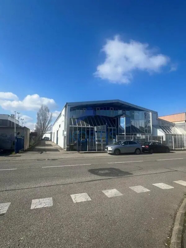 Local d’activités dans Vaulx-en-Velin à louer Photo de l’immeuble– Image 1 sur 9