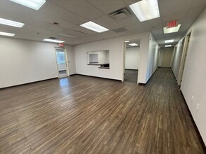 1333 N Buffalo Dr, Las Vegas, NV à louer Photo intérieure– Image 2 sur 6