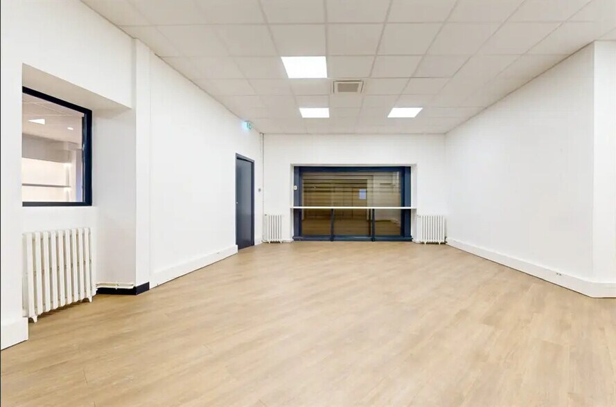 Local commercial dans Boulogne-Billancourt à louer - Photo de l’immeuble – Image 3 sur 5
