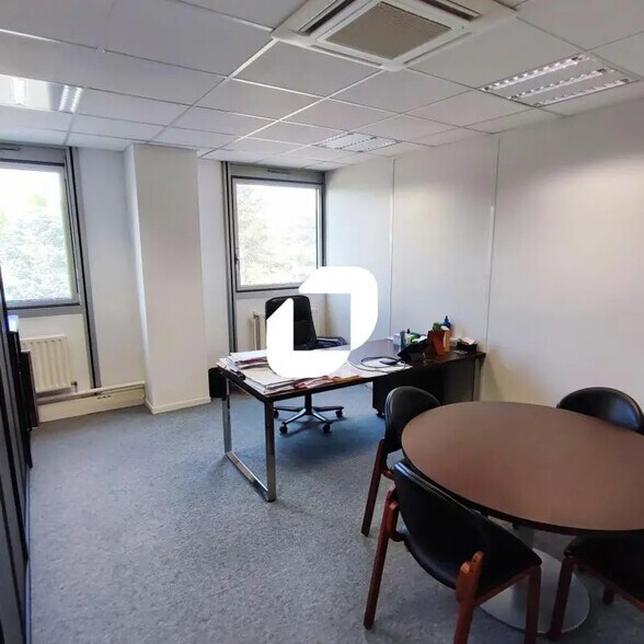 Bureau dans Fontenay-sous-Bois à louer - Photo de l’immeuble – Image 3 sur 9