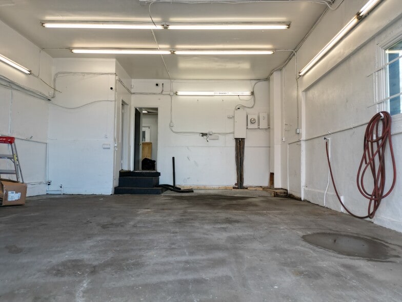 1049 Merivale Rd, Ottawa, ON à vendre - Photo intérieure – Image 2 sur 10