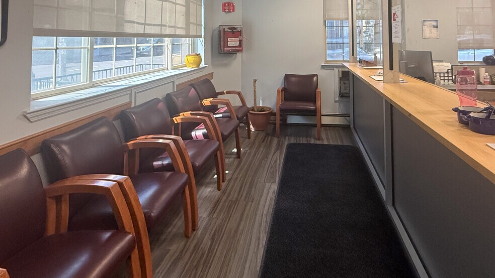 7803 41st Ave, Elmhurst, NY à louer - Photo de l’immeuble – Image 3 sur 13