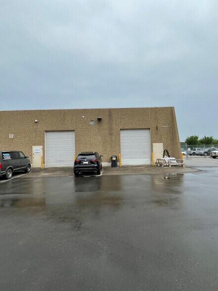 15330 123 Av NW, Edmonton, AB à vendre - Photo de l’immeuble – Image 2 sur 14