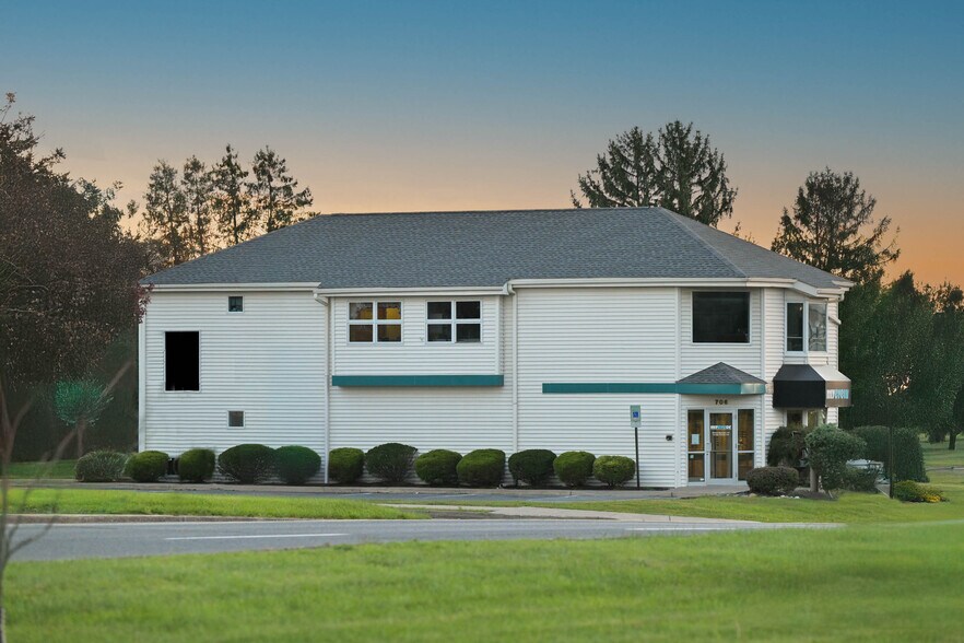 706 Grape St, Whitehall, PA à vendre - Photo de l’immeuble – Image 2 sur 23