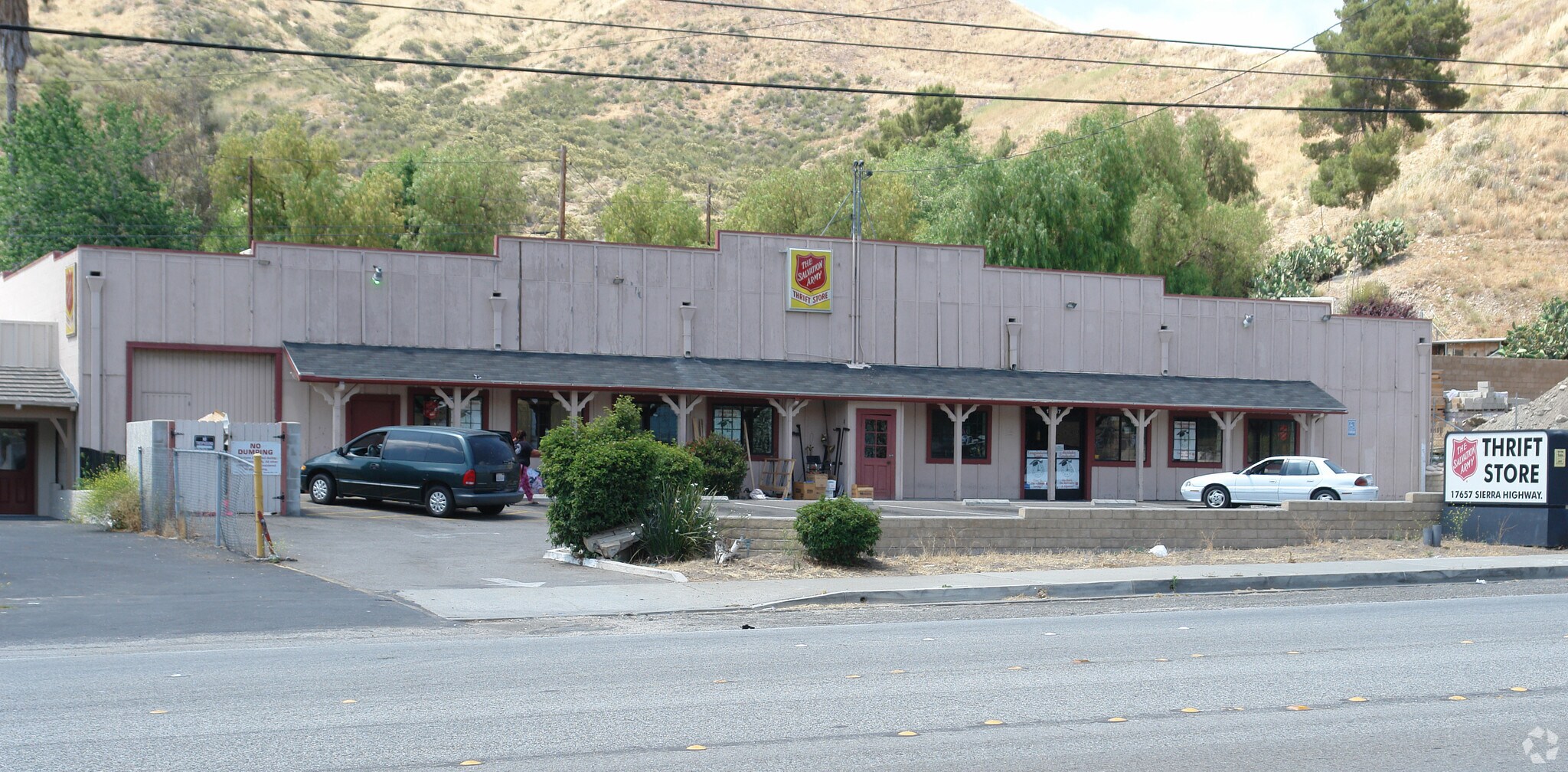17657 Sierra Hwy, Santa Clarita, CA à vendre Photo principale– Image 1 sur 3
