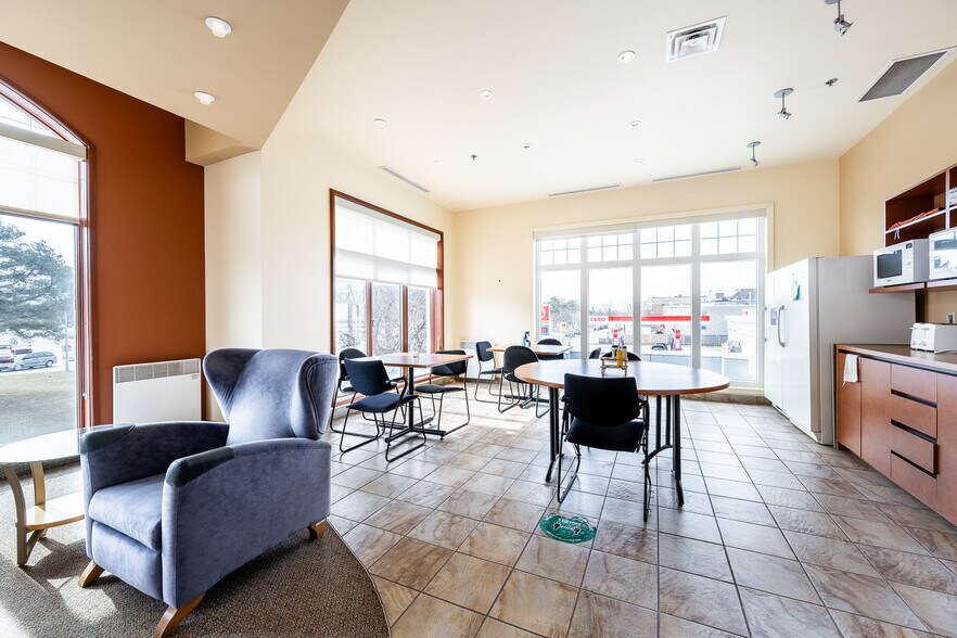 250 Boul De La Concorde E, Laval, QC à vendre - Photo de l’immeuble – Image 3 sur 24