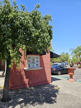 1110 W Kettleman Ln, Lodi, CA à louer Photo de l’immeuble– Image 2 sur 7