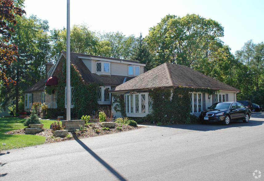 3514 County Road 101, Minnetonka, MN à louer - Photo de l’immeuble – Image 2 sur 2