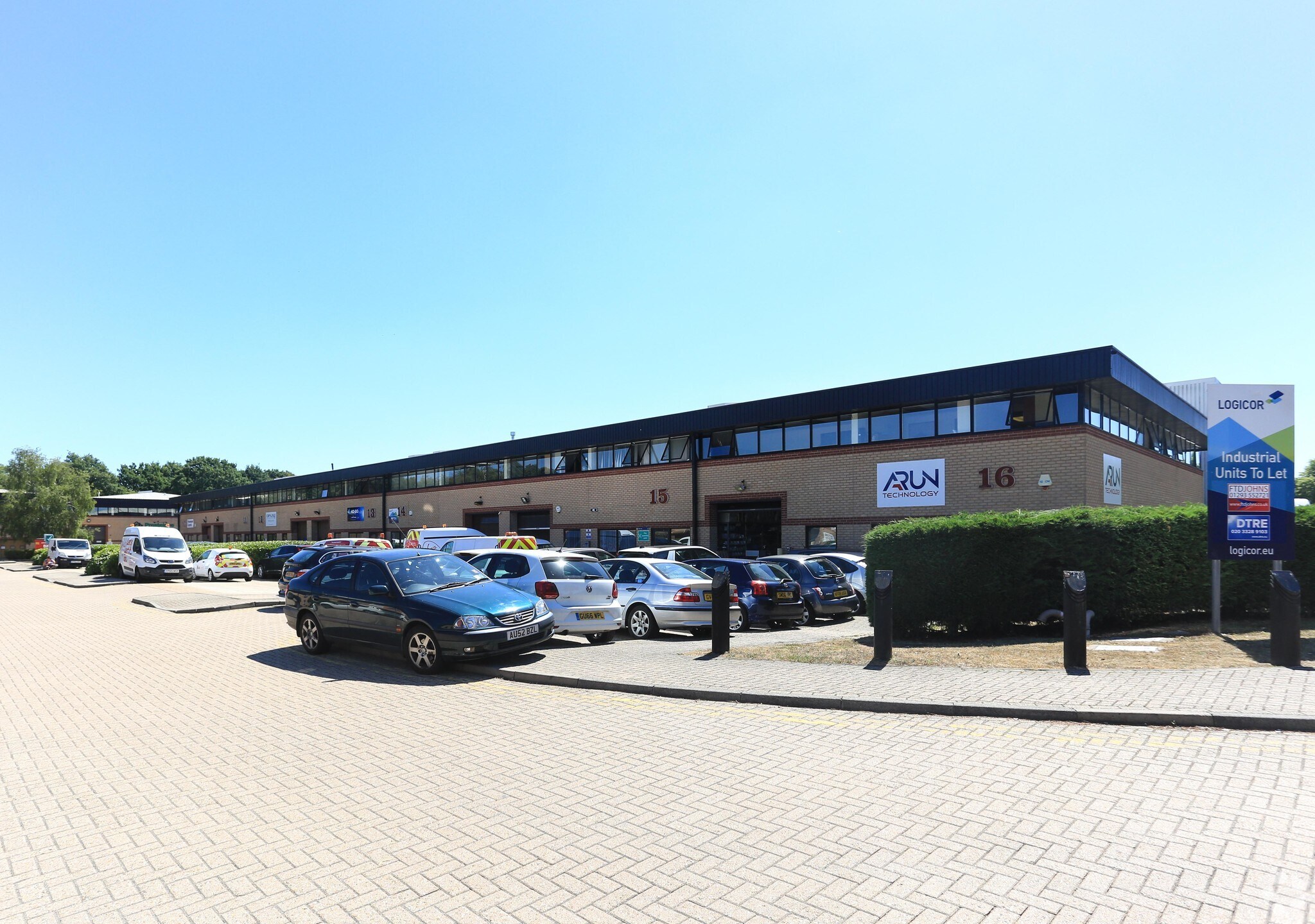Newton Rd, Crawley à louer Photo principale– Image 1 sur 4