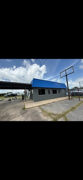 1305 Lacey Dr, Baytown, TX à louer - Photo de l’immeuble – Image 1 sur 10