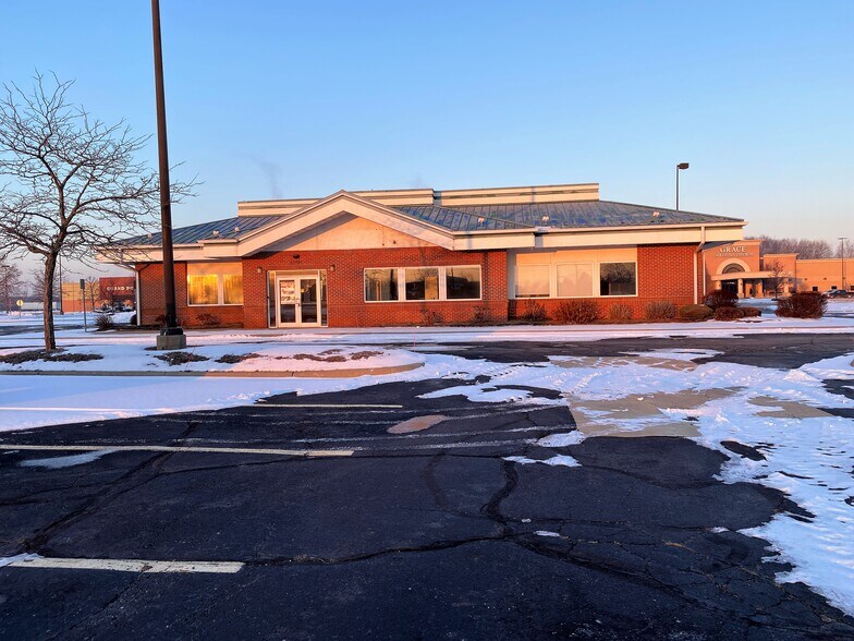 33785 Van Dyke Ave, Sterling Heights, MI à vendre - Photo de l’immeuble – Image 3 sur 45