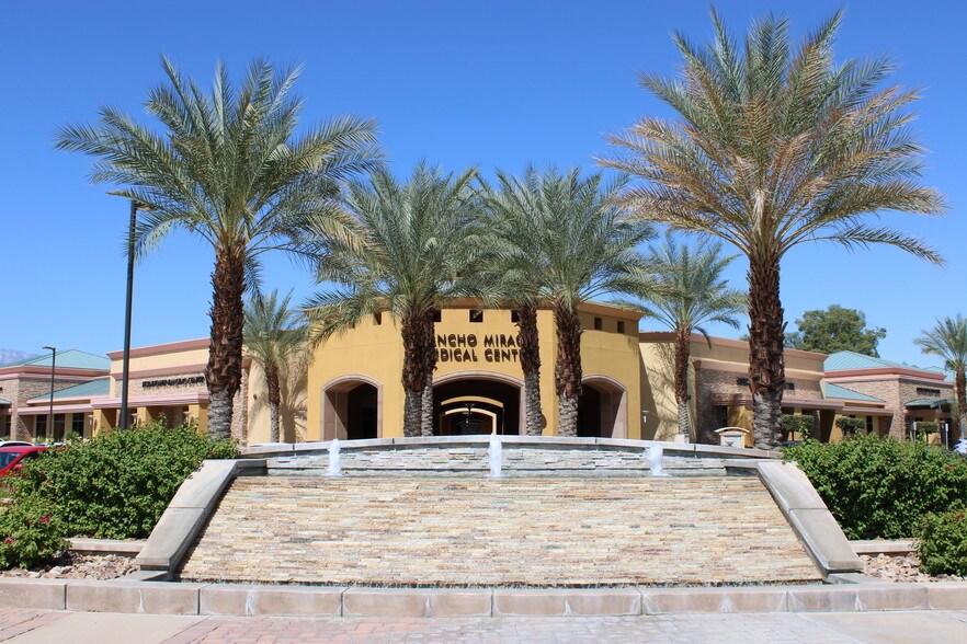 72780 Country Club Dr, Rancho Mirage, CA à louer - Photo de l’immeuble – Image 3 sur 25
