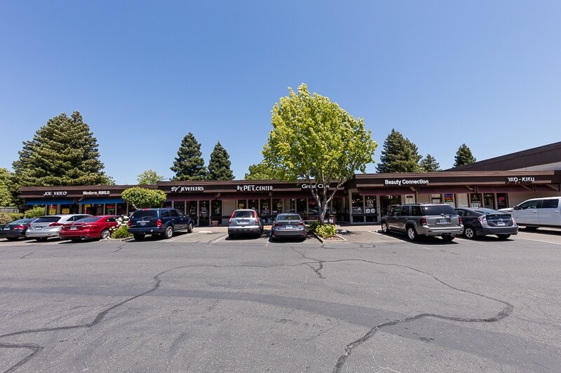 2700 Yulupa Ave, Santa Rosa, CA à louer - Photo de l’immeuble – Image 2 sur 11