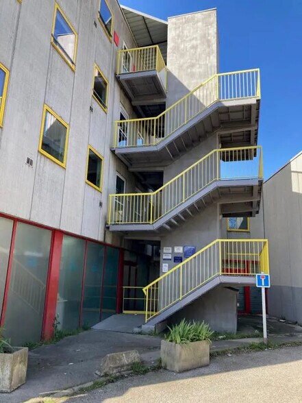 Bureau dans Brignoles à louer - Photo de l’immeuble – Image 2 sur 6