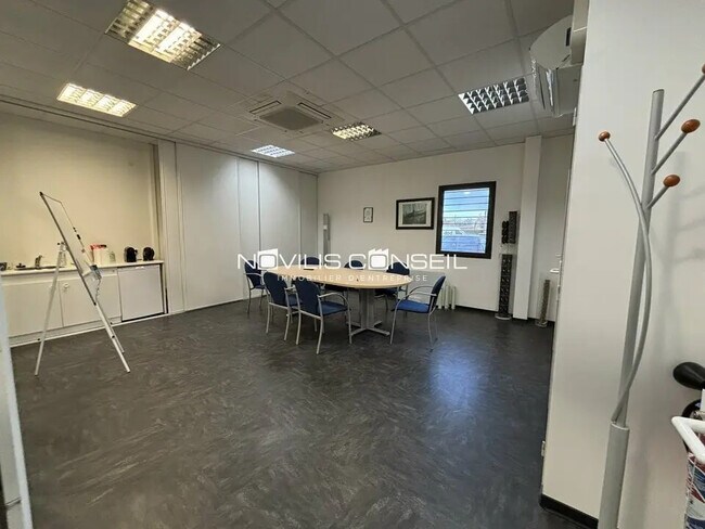 Plus de détails pour Bureau, Local d'activités à louer