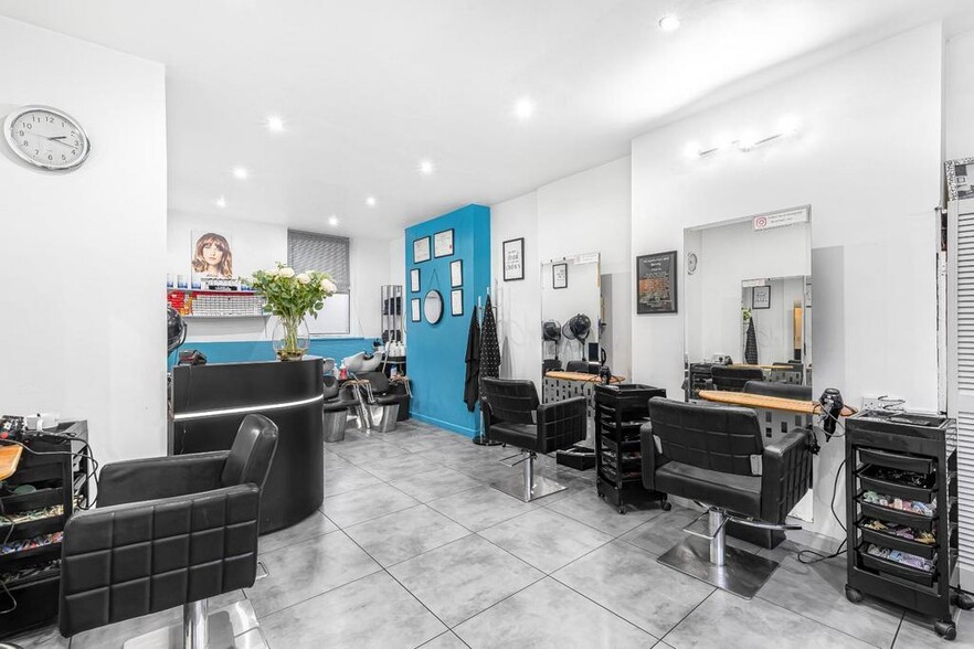 141-41 Denmark Rd, Londres à vendre - Photo de l’immeuble – Image 1 sur 13