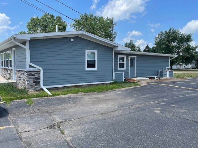 1465 S Main St, Eaton Rapids, MI à louer - Photo de l’immeuble – Image 3 sur 8