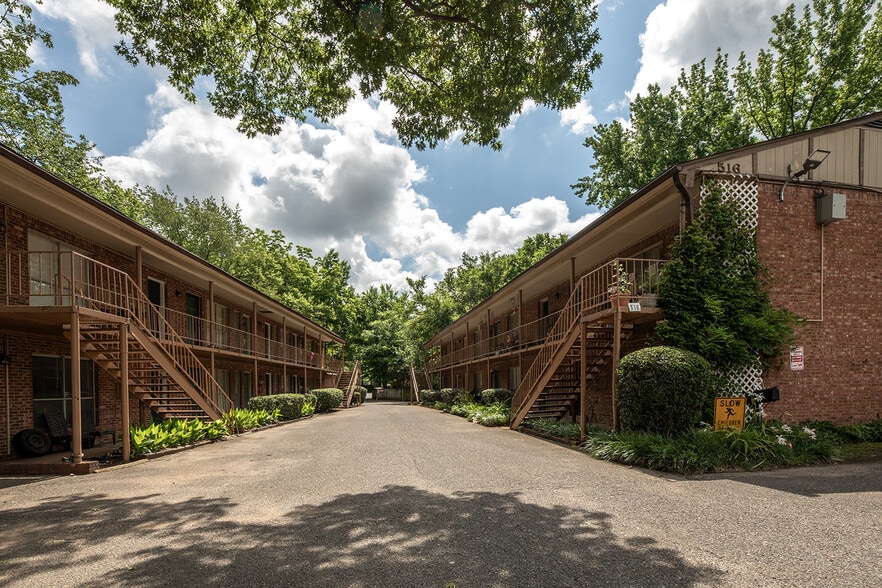 520 Sharon Dr, Memphis, TN à vendre - Photo de l’immeuble – Image 1 sur 22