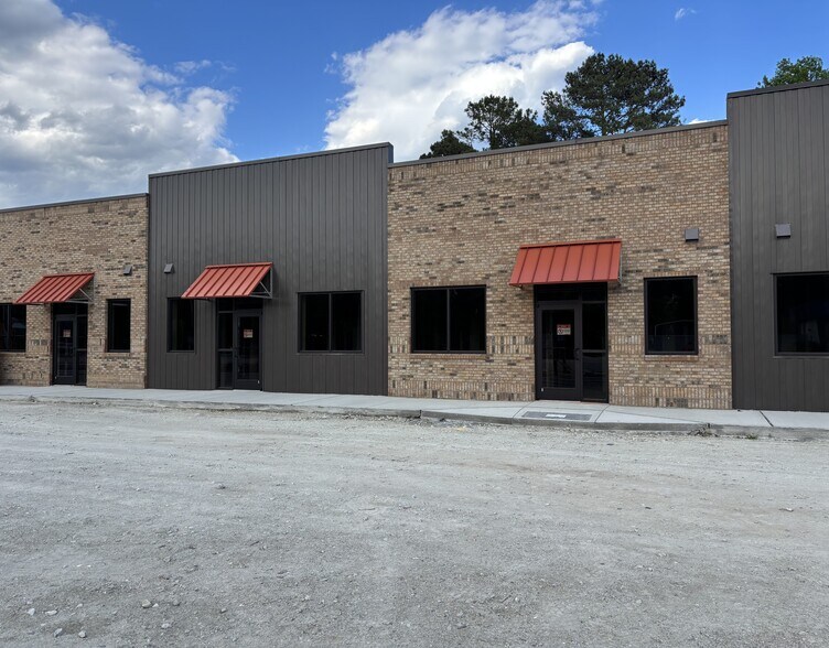 823 Bell Fork Rd, Jacksonville, NC à louer - Photo de l’immeuble – Image 2 sur 4