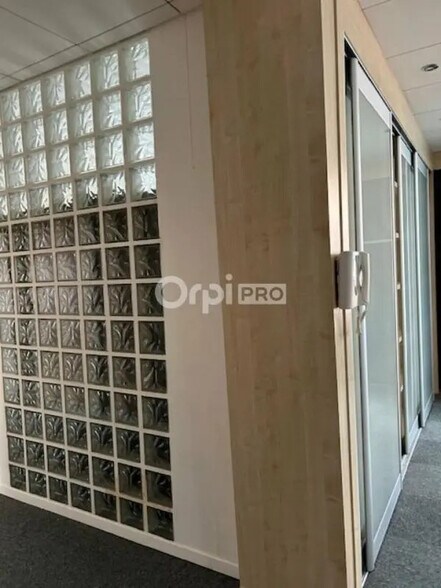 Bureau dans Reims à vendre - Photo de l’immeuble – Image 2 sur 12
