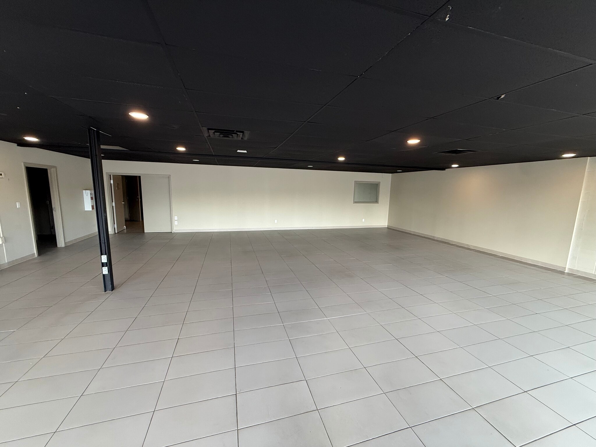 4316 118 Ave NW, Edmonton, AB à louer Photo intérieure– Image 1 sur 7