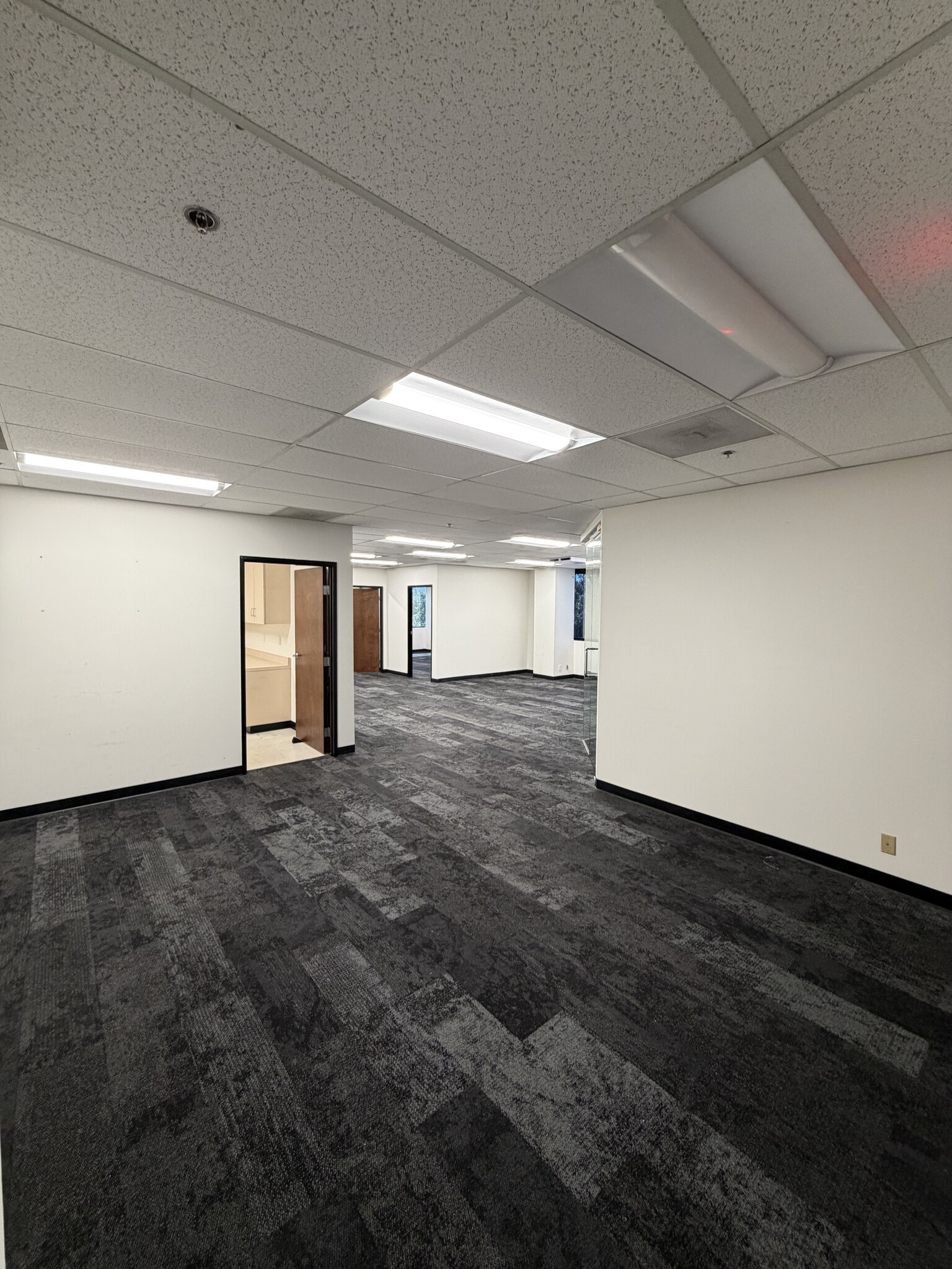 23101 Lake Center Dr, Lake Forest, CA à louer Photo intérieure– Image 1 sur 5