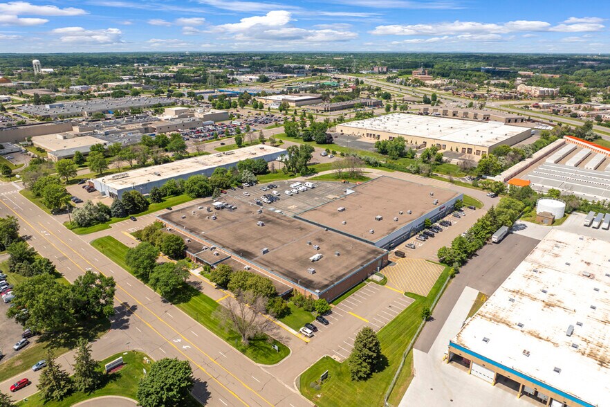 13310 Industrial Park Blvd, Plymouth, MN à vendre - Photo de l’immeuble – Image 2 sur 2