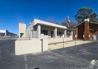 224-228 Gadsden Hwy, Birmingham, AL à louer Photo de l’immeuble– Image 1 sur 2
