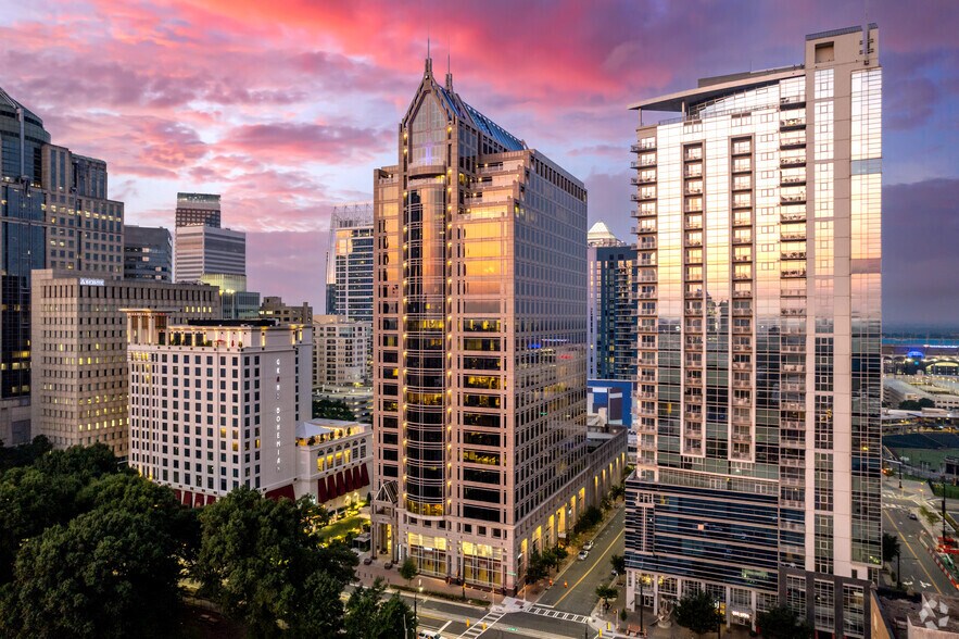 227 W Trade St, Charlotte, NC à louer - Photo principale – Image 1 sur 18