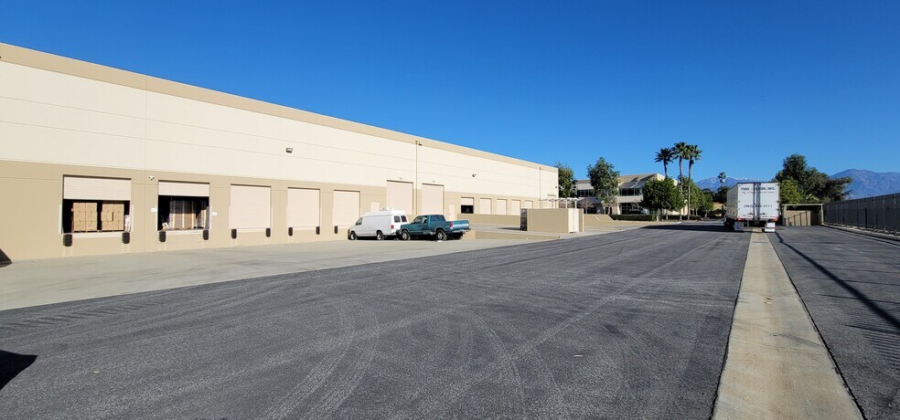 4020 W Valley Blvd, Walnut, CA à louer - Photo de l’immeuble – Image 2 sur 21