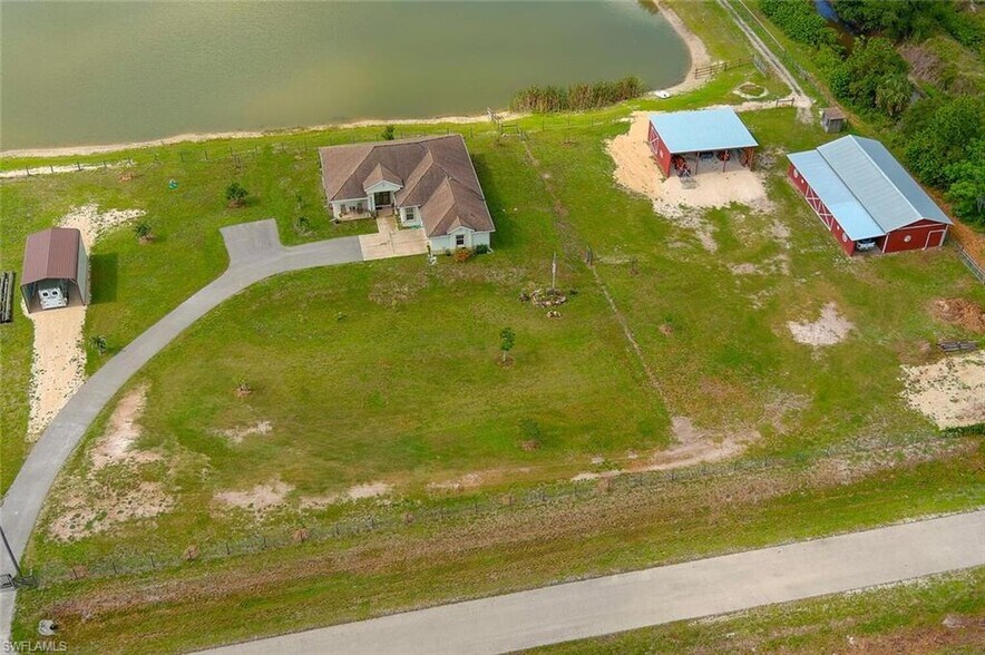 2310 70th Ave NE, Naples, FL à vendre - Photo de l’immeuble – Image 3 sur 8