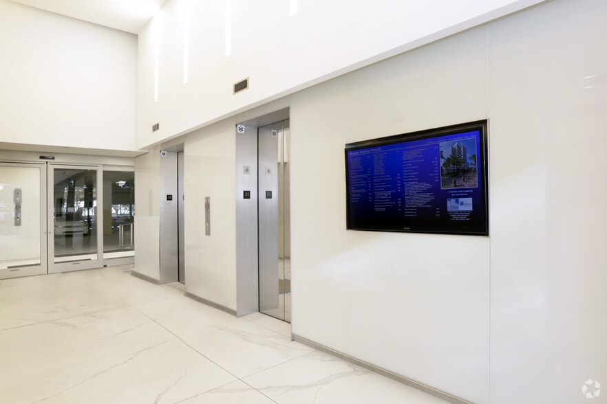 150 2nd Ave N, Saint Petersburg, FL à louer - Hall d’entrée – Image 3 sur 23