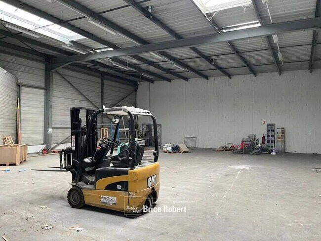 Plus de détails pour Local d'activités à louer