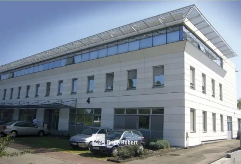 1 Rue Edison, Bron à louer - Photo de l’immeuble – Image 2 sur 3