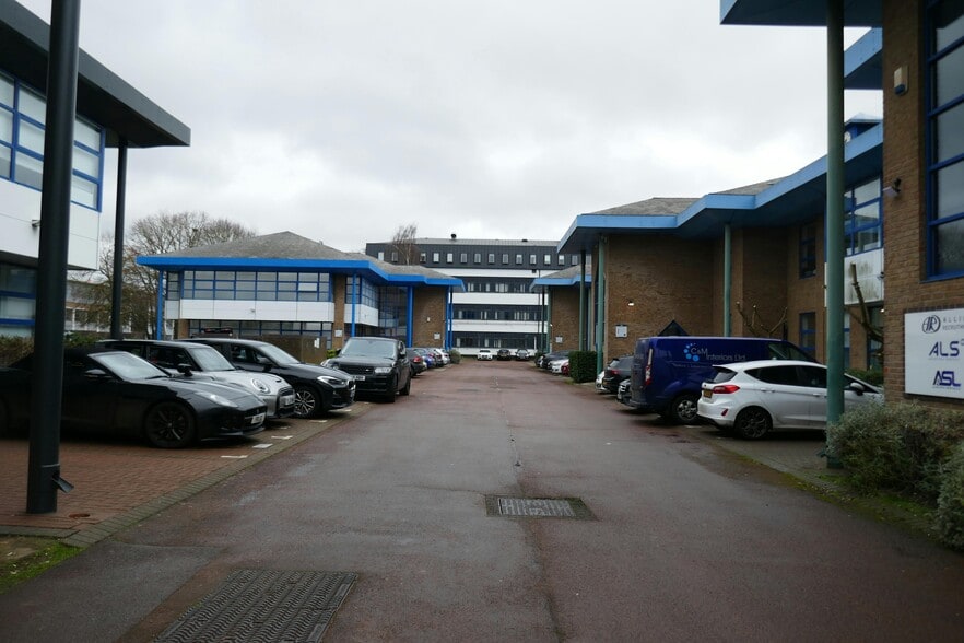 1 Astra Centre Edinburgh Way, Harlow à louer - Photo de l’immeuble – Image 3 sur 4