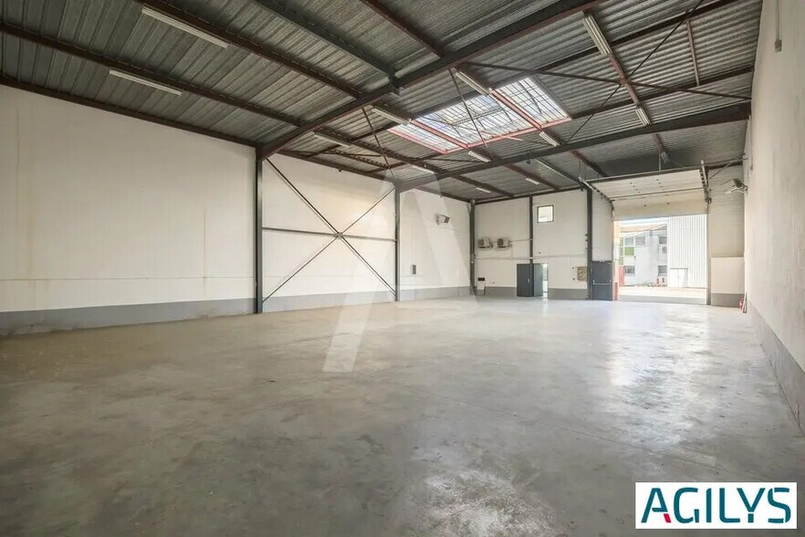 Local d’activités dans Chilly-Mazarin à louer - Photo de l’immeuble – Image 2 sur 7