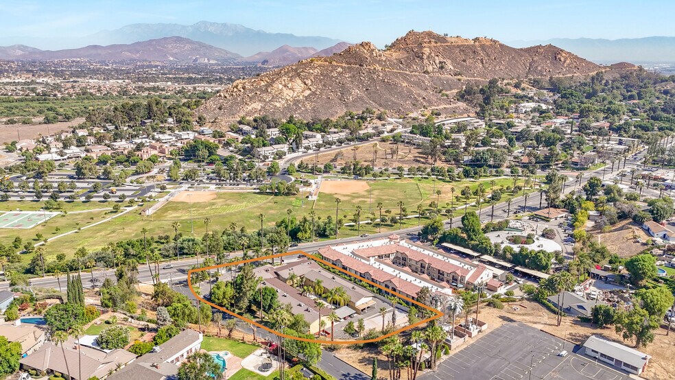 4830 Palm Ave, Riverside, CA à vendre - Photo de l’immeuble – Image 2 sur 8