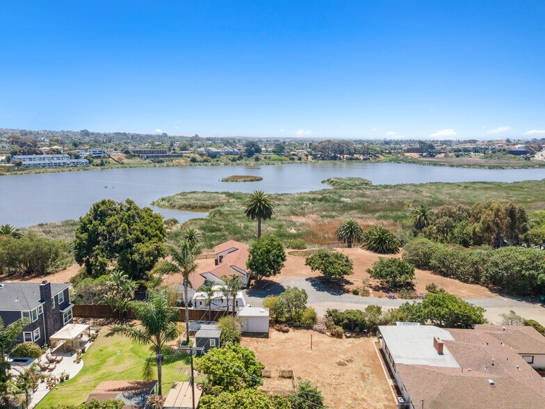2102 S Nevada St, Oceanside, CA à vendre - Photo de l’immeuble – Image 3 sur 7
